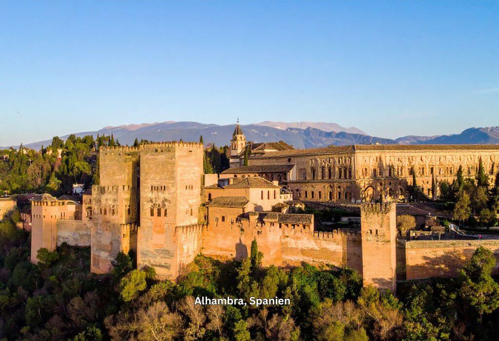 Die Alhambra ist eine maurische Festung in Granada