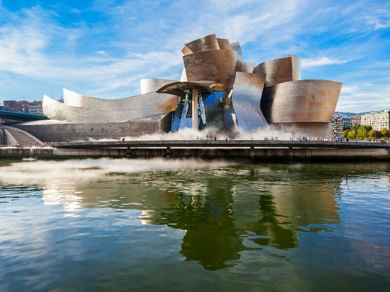 Guggenheim Museum in Bilbao, dem Start der Baskenland Mietwagen Rundreise.