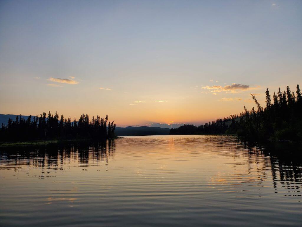 Sonnenuntergang am See in der Wildnis Kanadas