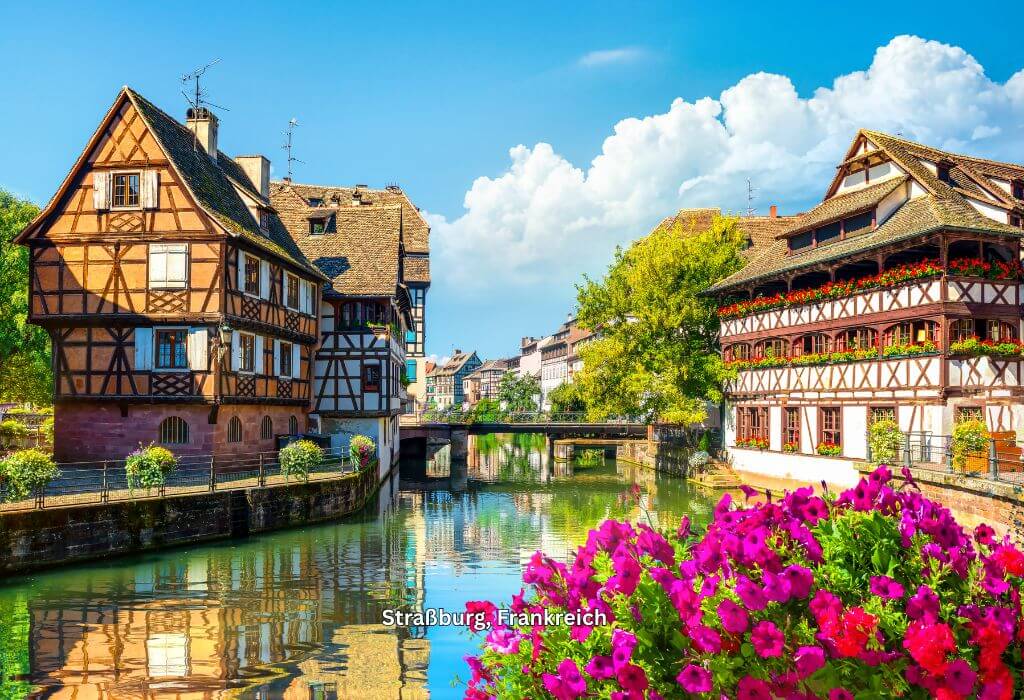 Strasbourg mit Fachwerkhäusern ist der letzte Halt bei dem Roadtrip Frankreich Spanien.